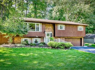 10 Oakleigh Dr, Belleville, IL 62223