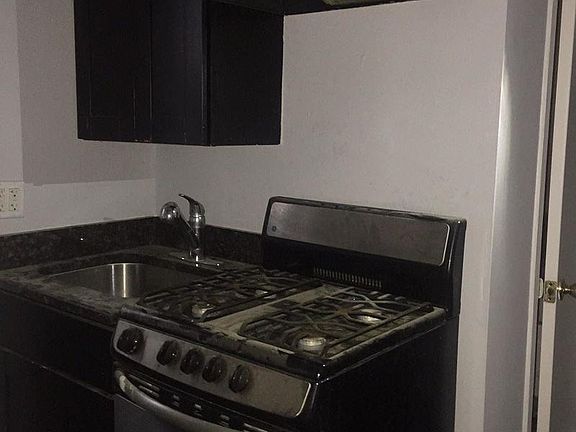 5th image of 318 W 49th St APT 5RW