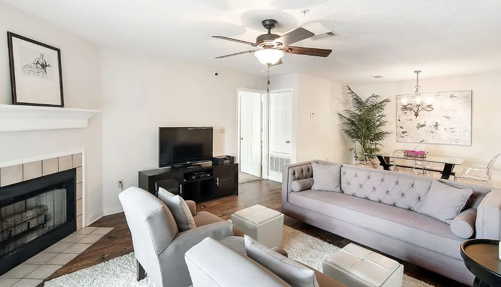 The Reserve at Woodchase — Photo 4