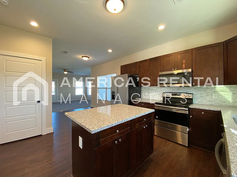 6206 Cathwick Dr — Photo 8