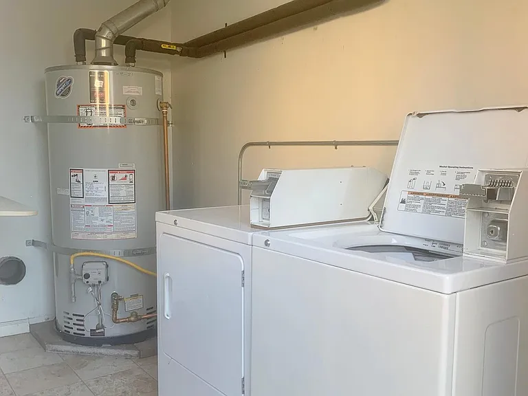 Coin-operated Laundry