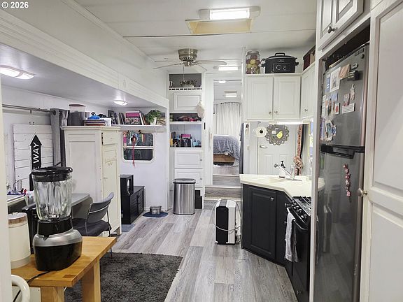 4th image of 49 Easy St