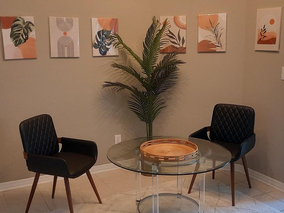 Dining, conversation area