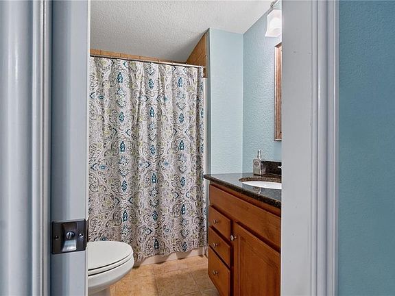 5th image of 4811 Lake Dr #B