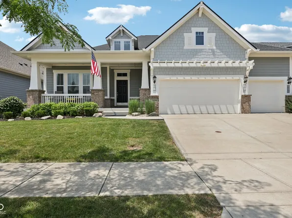 13696 Woodside Hollow Dr, Carmel, IN 46032