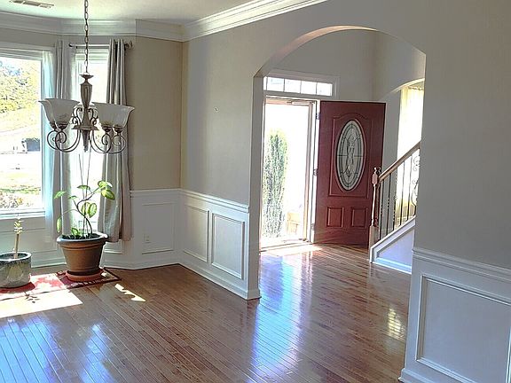 2nd image of 419 Long Shore Way