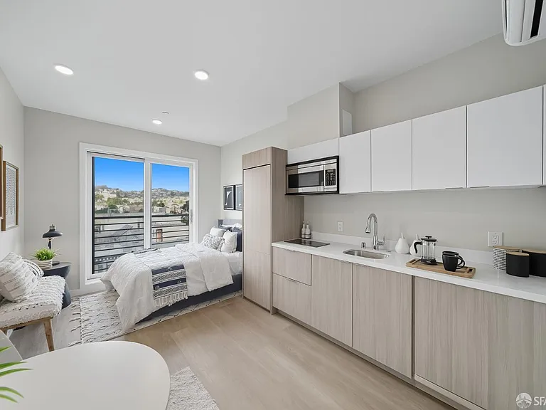 811 Valencia St #404 — Photo 1