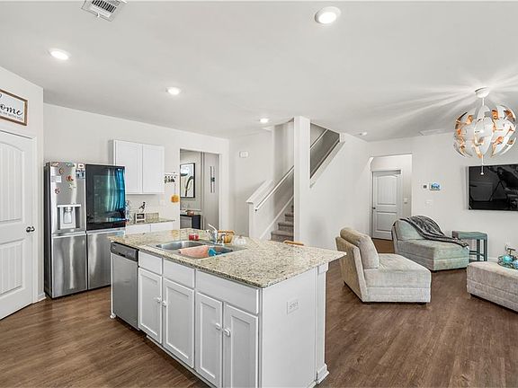 2nd image of 499 Walnut Grove Way