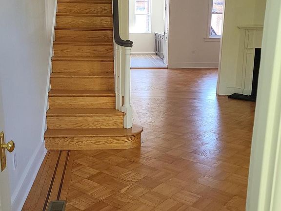 5th image of 2105 N Hobart St