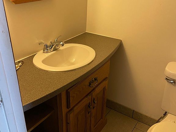 4th image of 220 S 10th St #1/2