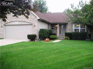5256 Walnut Dr, Grand Blanc, MI 48439