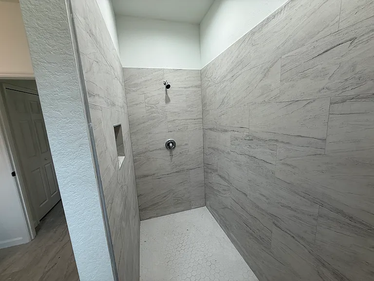 2523 Cloras St — Photo 12