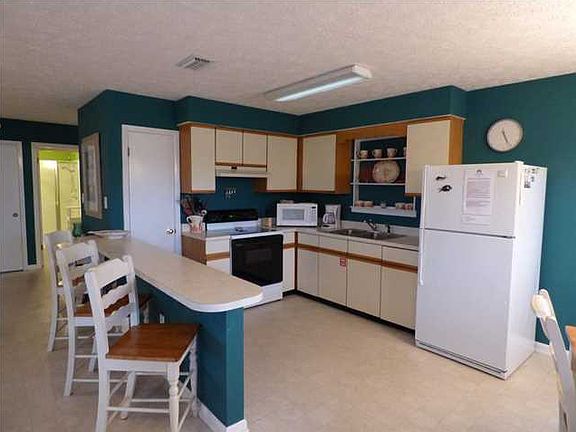 4th image of 246 Sandlewood Blvd