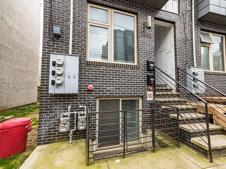 1612 Ogden St — Photo 1