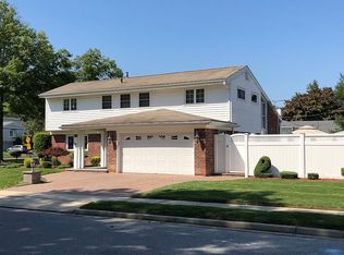 2 Harriet Ln, Plainview, NY 11803