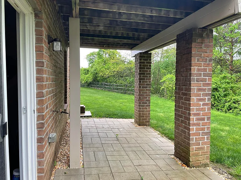 715 Fairgate Dr — Photo 12