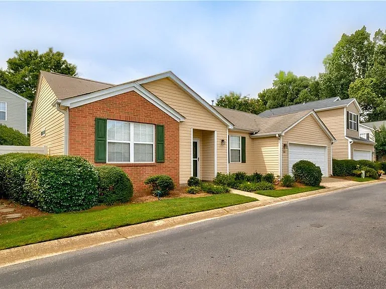 224 Harmony Ct — Photo 1