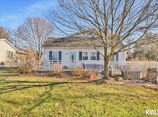 307 N Meek St, Eureka, IL
