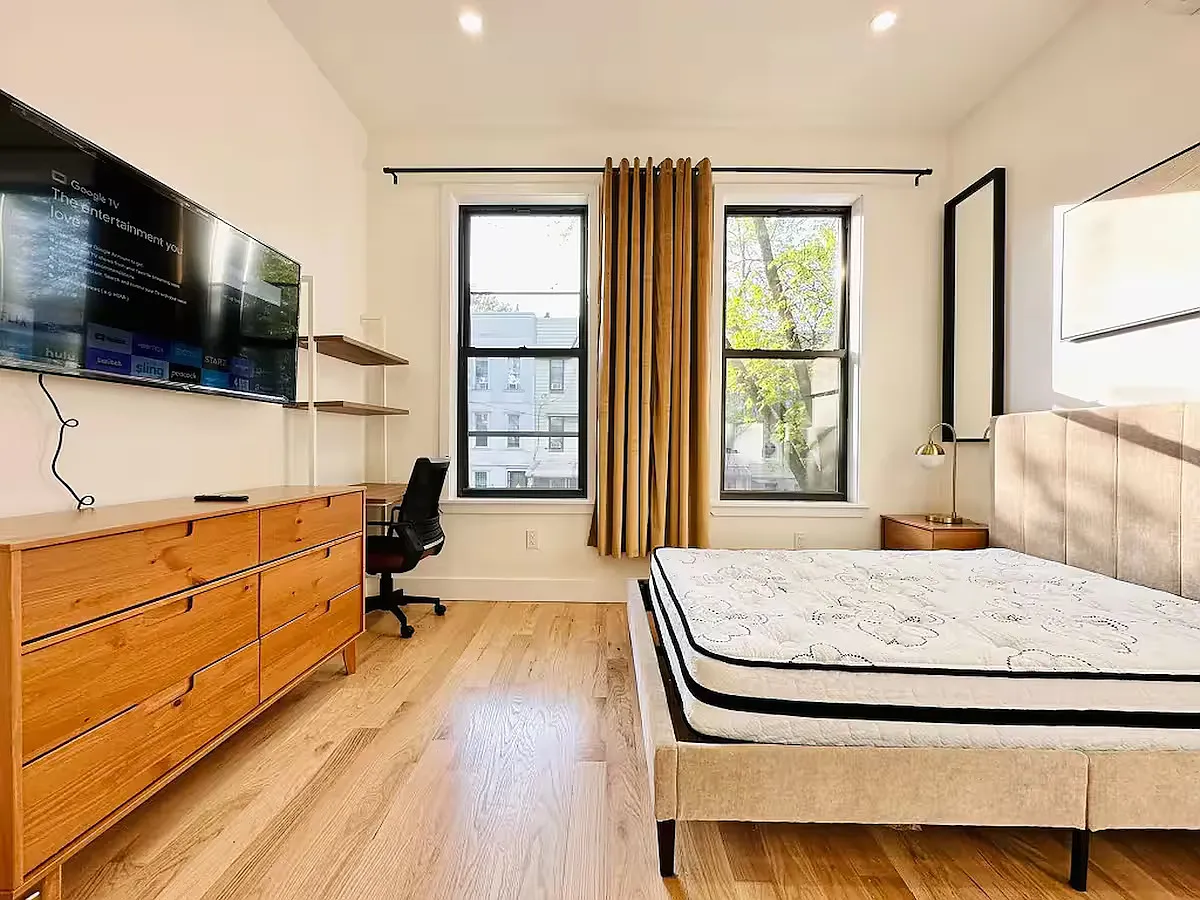 3 bed, 1.5 bath, 1000 sqft, $1,390 — Photo 1