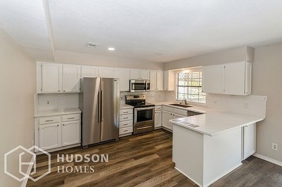 4th image of 3614 Highpoint Dr