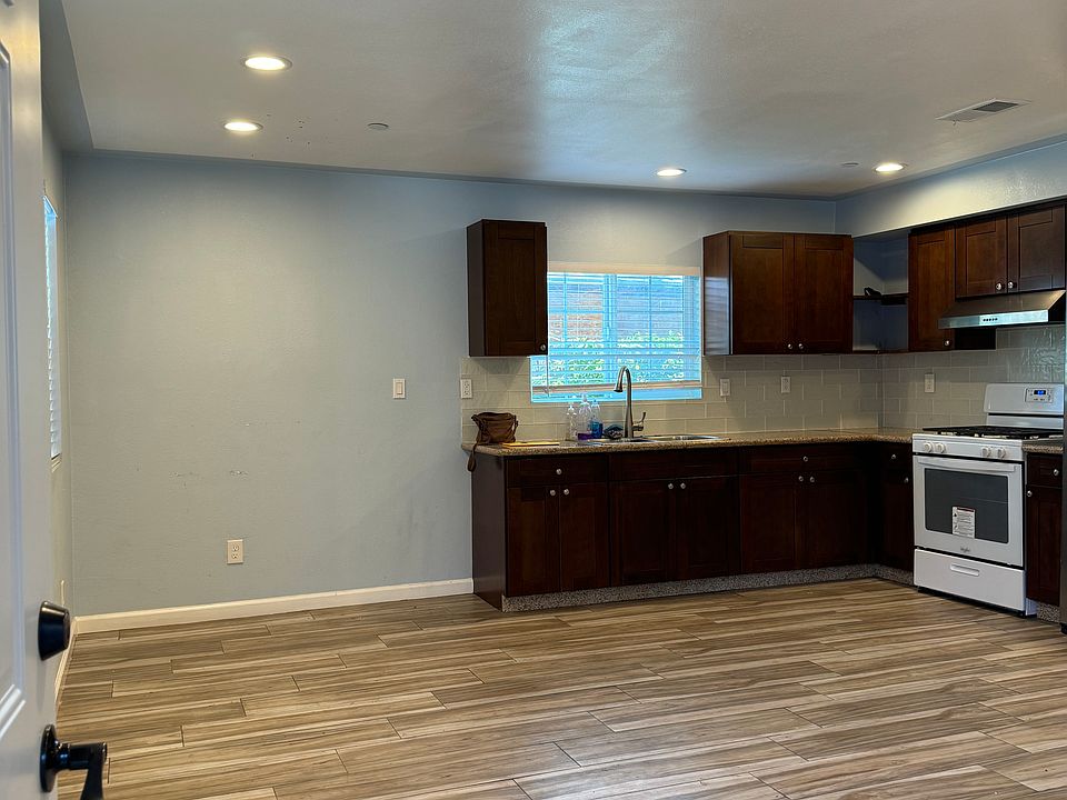 1st image of 3831 45th St