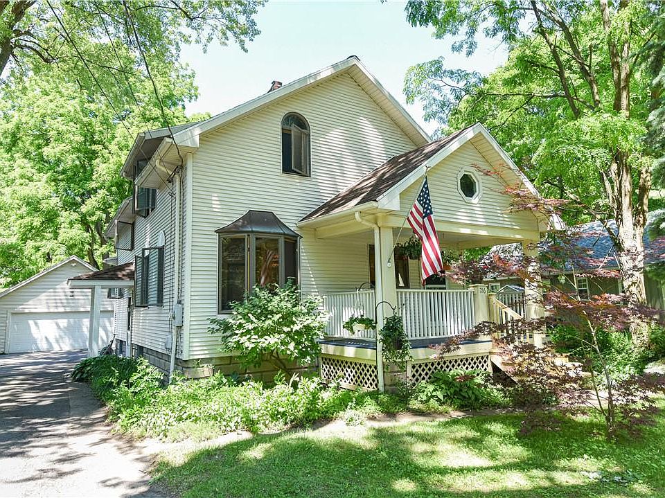 1st image of 216 Golf Ave