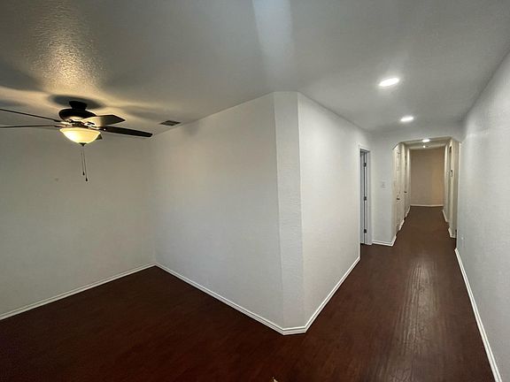 3rd image of 5815 Providence Oak