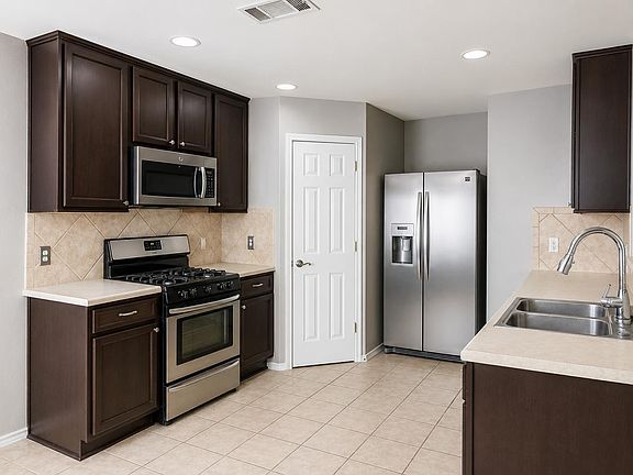 4th image of 3931 Bonnie Ln