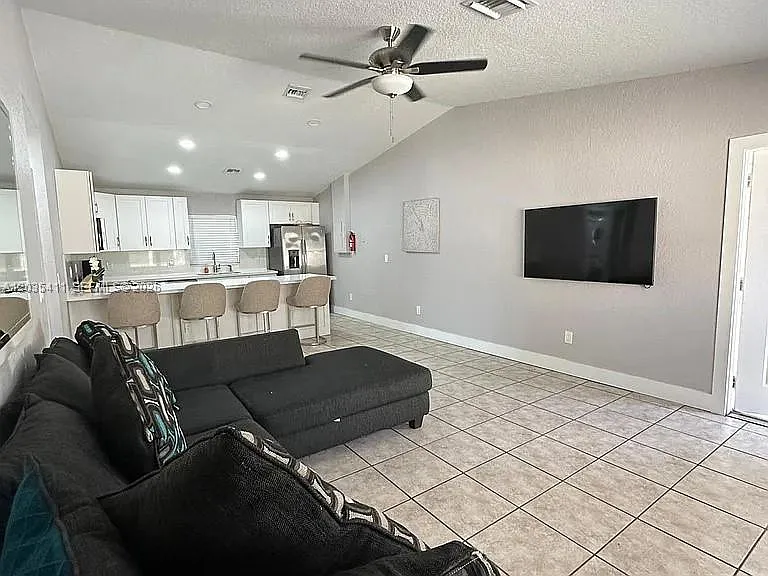 1840 Jefferson St #B — Photo 12