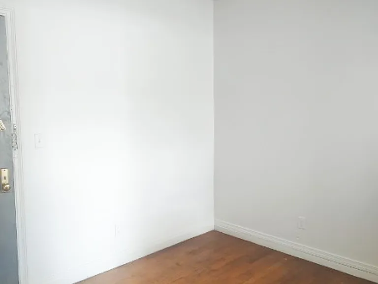 3560 Olinville Ave #4K — Photo 5