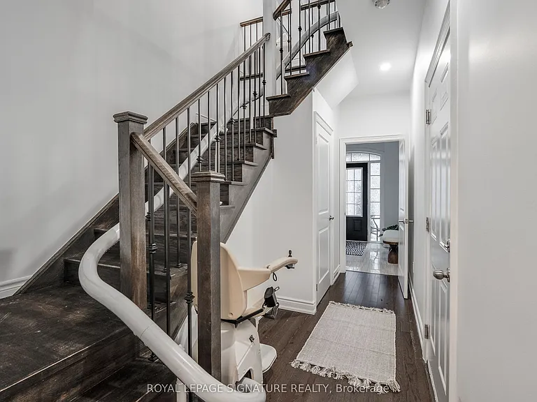 14 Queen Mary Ct — Photo 20