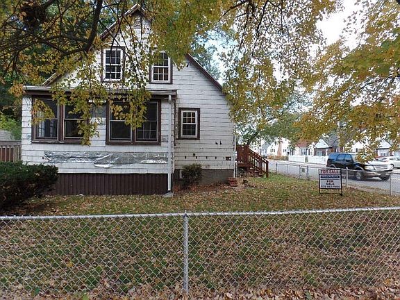 3rd image of 325 Parkland Ave
