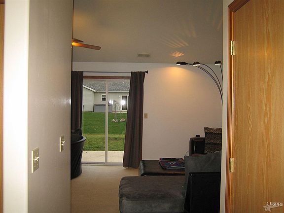 3rd image of 1136 Kennis Ct