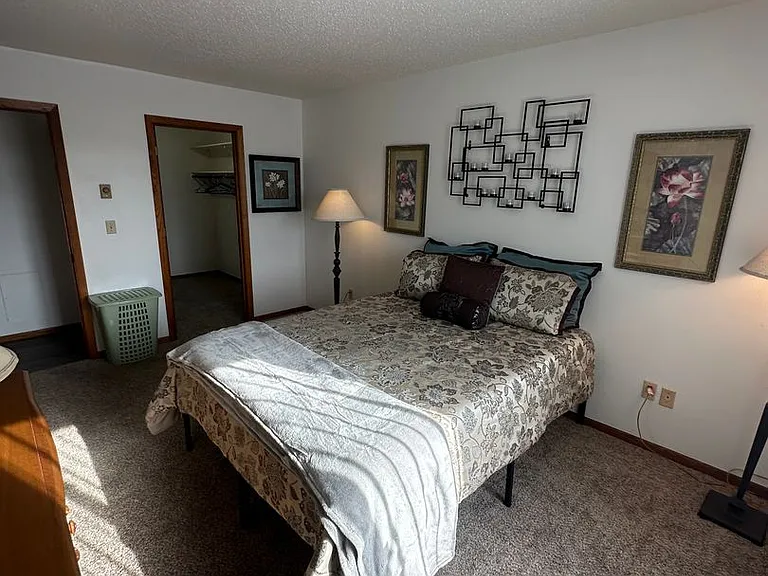 611 Eglon Ave SE — Photo 22