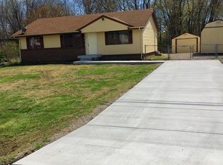 216 State Line Rd, Clarksville, TN 37042