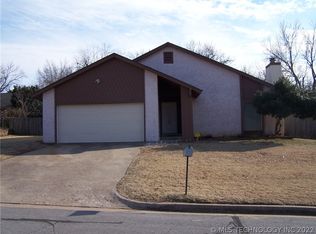 717 Briarwood Ct, Broken Arrow, OK 74011