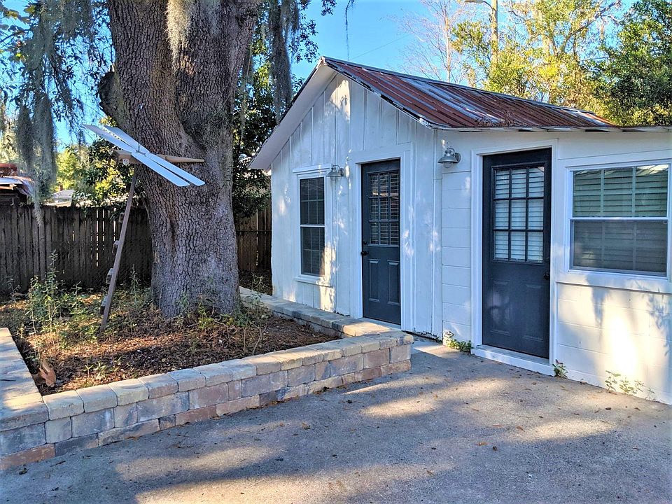Studio cottage and shared patio area for grilling or chilling. Laundry room is first door on right and shared with main tenant. Studio entrance is other door.