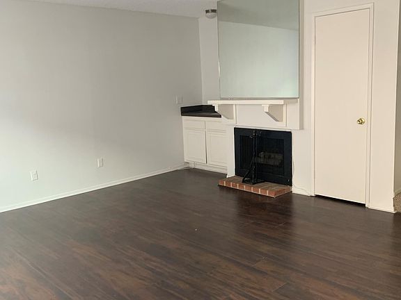 4th image of 18631 Collins St APT 12