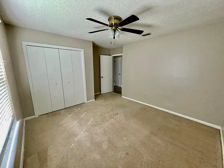 10439 Inverness Dr — Photo 32