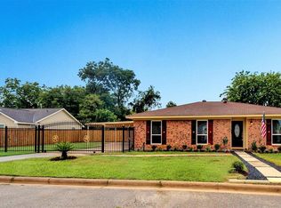 1715 Erin St, Houston, TX 77009