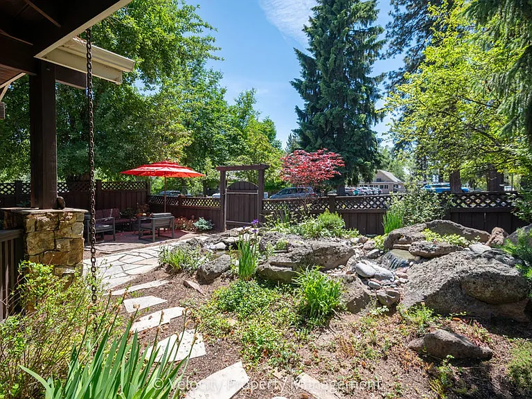 1374 NW Kingston Ave — Photo 39