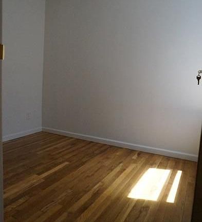 5th image of 336 E 13th St APT B5