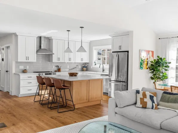 74 Congress St #3, Pembroke, MA 02359