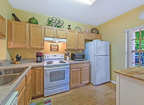 3rd image of 10159 Spyglass Hill Ln