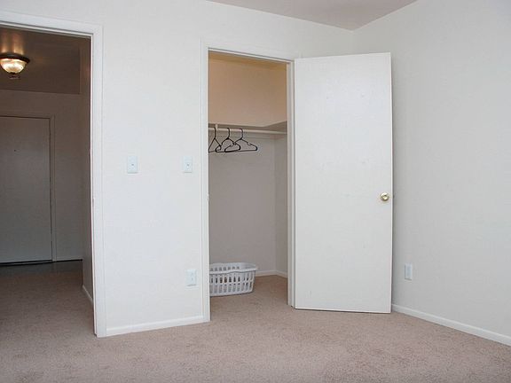 Hyde Park North Bedroom & Closet