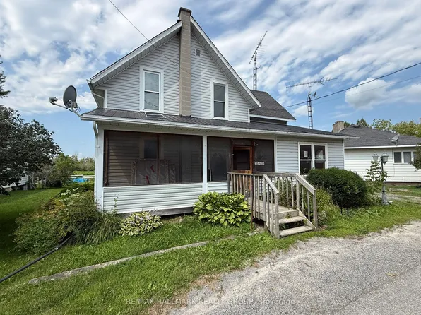 12 Circle Dr, Rideau Lakes, ON K7A 4S5