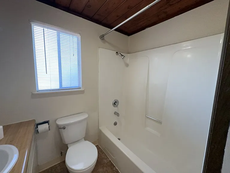 360 1/2 Pleasant Ave — Photo 8