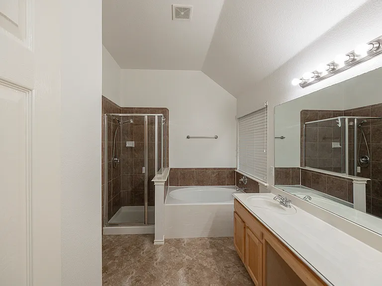 5556 Sky Ridge Dr — Photo 29