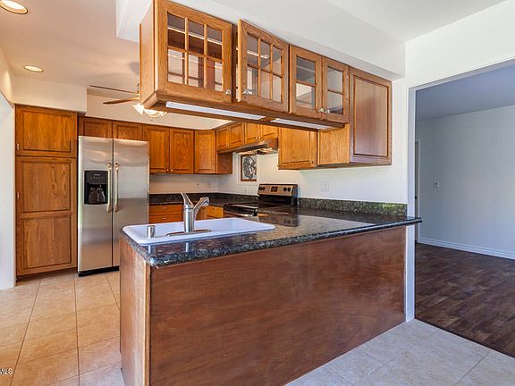 5th image of 1023 E Calle Ruiz