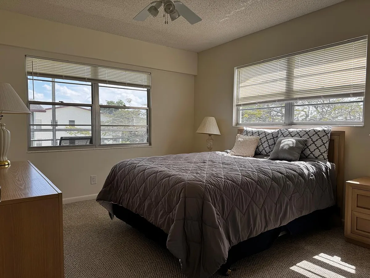 Building Photo - 536 Fanshaw M #536